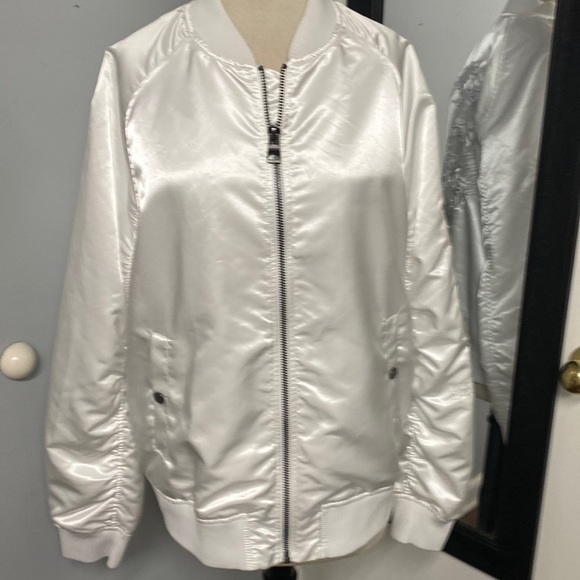 GUESS LOS ANGELES WHITE SATIN EMBROIDERED SKULL AND ROSES POM FULL ZIP JACKET - Picture 1 of 13